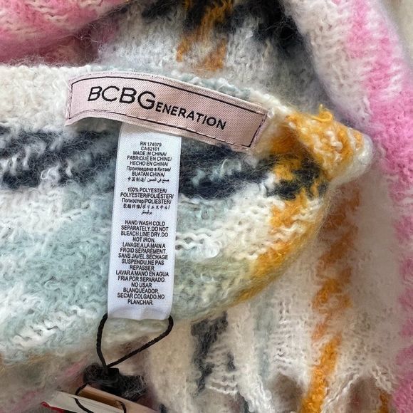 NWT BCBG Ivory Color Wood Rose Winter Scarf - Picture 6 of 7